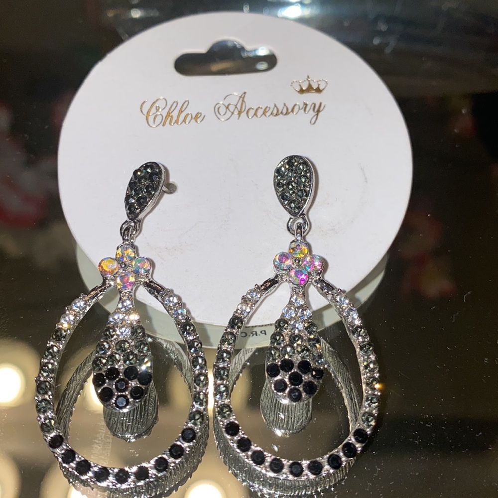 Earrings - Picture 3 of 4